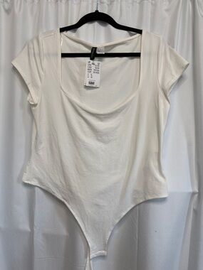 Divided White Scoop Neck Short Sleeve Bodysuit